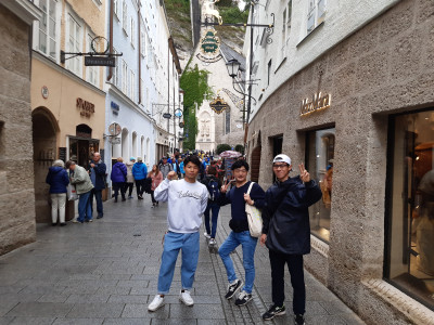 Gruppenfoto in der Salzburger Getreidegasse
