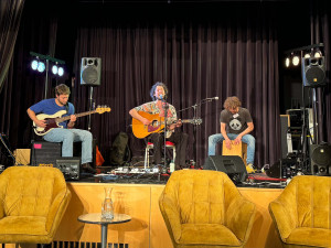LIVE-Musik von Alpha Romeo & Die Sommerreifen.