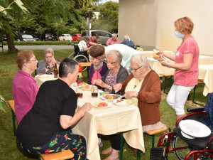 Beim Grillfest im Won- und Pflegeheim in Güssing.