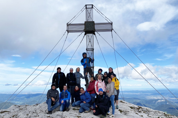Mitglieder und MitarbeiterInnen beim ÖJAB-Gipfelkreuz.