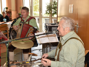 Musikalische Begleitung beim Faschingsfest des ÖJAB-Hauses St. Franziskus in Güssing durch Rudi und Franz.