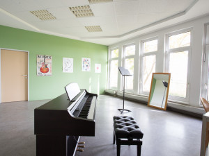 Music room at the ÖJAB-Haus Donaufeld.