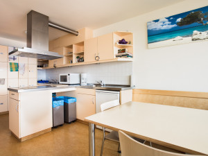 Communal kitchen at the ÖJAB-Haus Meidling.