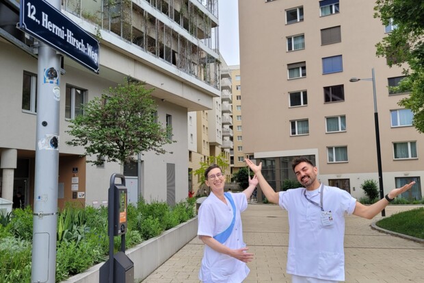 Die Pflegeschule der ÖJAB ist am Lebenscampus, am Hermi Hirsch-Weg 4 in Wien Meidling angekommen. Nenad Kostić, Lehrgangsleiter der Pflegeschule der ÖJAB, und seine Stellvertreterin Barbara Schawarz freuen sich über den neuen Standort.