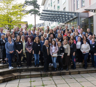 Gruppenfoto aller Teilnehmer:innen des Leadership Summits 2024.