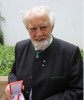 ÖJAB-Ehrenpräsident Eduard Schüssler mit dem Goldenen Ehrenzeichen für Verdienste um die Republik Österreich.
