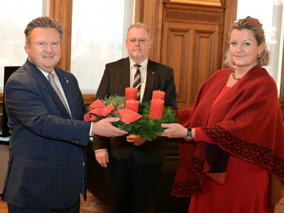 Michael Ludwig (Bürgermeister Wien) mit Monika Schüssler (Geschäftsführerin) und Ernst Traindt (Bereichsleiter). Foto: Stadt Wien/PID, Fotograf Jobst
