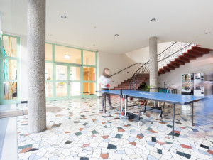 Tischtennis im Eingangsbereich des ÖJAB-Hauses Bad Gleichenberg.