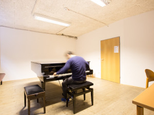 Music practice room at the ÖJAB-Europahaus Dr. Bruno Buchwieser.