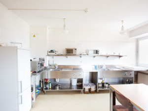 Communal kitchen at the ÖJAB-Haus Mödling.