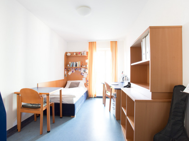 Single Room at the ÖJAB-Europahaus Dr. Bruno Buchwieser.