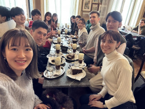 In einem traditionellen Wiener Kaffeehaus; Der in Japan als "Wiener Kaffee" bekannte Einspänner erfreut sich besonders großer Beliebtheit. Foto: Kaho Deshimaru.