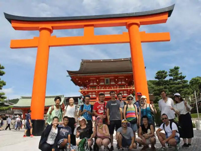 Japanese students in the Japan youth exchange.
