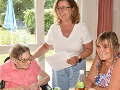 Rosemarie Neubauer (81) mit Tochter.