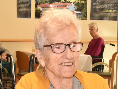Helene Sommer (87)