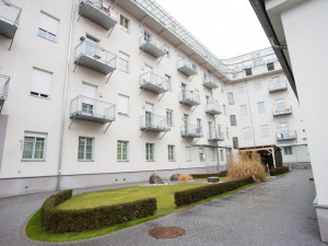 Inner courtyard of the ÖJAB-Haus Graz.