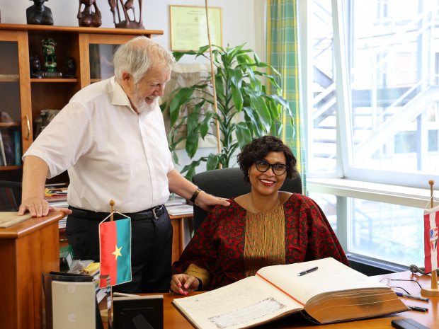 V.l.n.r.: Eduard Schüssler, Honorarkonsul und Ehrenpräsident der ÖJAB, Son Excellence Madame Maïmounata Ouattara, Botschafterin von Burkina Faso.