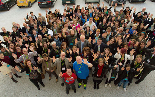 Gruppenfoto TeilnehmerInnen des ELLA-Inklusionskongresses.