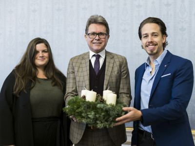 Martin Polaschek, Bundesminister für Bildung, Wissenschaft und Forschung (Mitte), Thomas Angster, ÖJAB-Bereichsleiter Studierende & Jugend (rechts) und seine Mitarbeiterin Nadine Fibi (links).