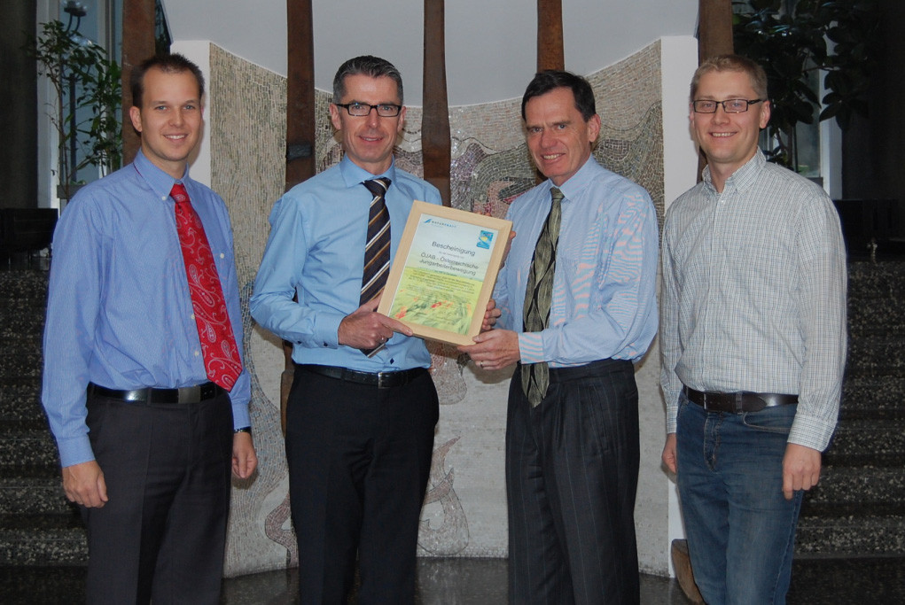 Presentation of energy provider Naturkraft's green electricity certificate to ÖJAB.
