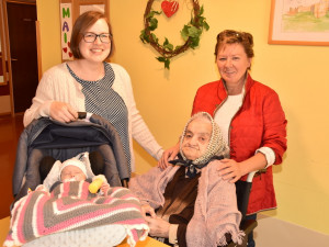 4 Generationen einer Familie auf einem Bild.