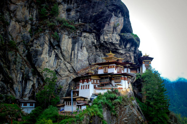 Die bhuddistische Heilgenstätte Tiger's Nest (Paro Taktsang) Nahe der Stadt Paro im Westen von Bhutan.