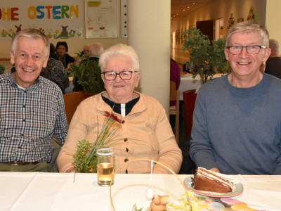 Maria Semler (87) mit zwei ihrer Söhne