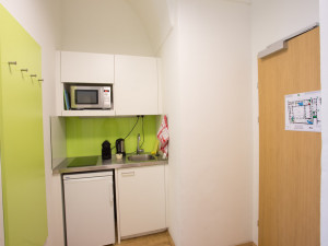 Anteroom with kitchenette at the ÖJAB-Haus Johannesgasse.