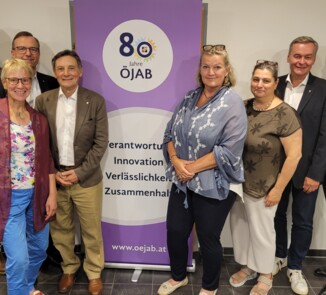 Die Wiedergewählten, von links: die Vizepräsident:innen Dr. Jürgen Figerl, Dr. Gabi Komin und KR. Gerhard Riedel, Präsident Mag. Ing. Günther Schlicker, Geschäftsführerin Dr. Monika Schüssler und ihre Stellvertreter:innen DGKP. Monika Antl-Bartl, Msc, Dieter Fröhlich und Ing. Harald Pöckl.