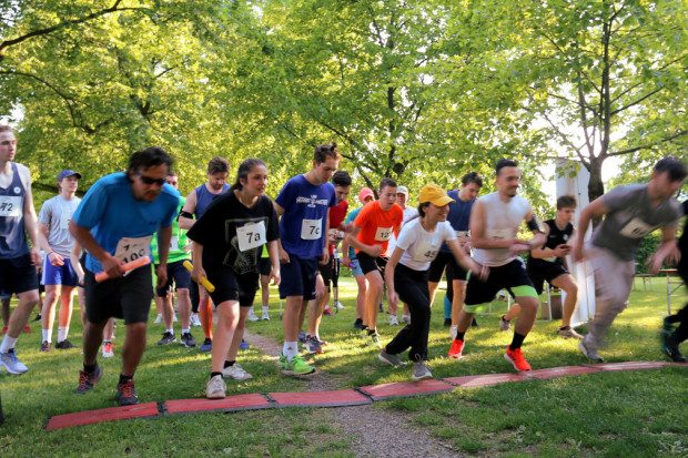 Läuferinne und Läufer beim Start vom ÖJAB-Lauf 2022.