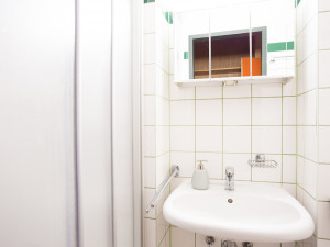 Badezimmer im ÖJAB-Haus Steiermark.