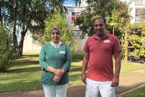 Amani und Omar Hasan vor dem ÖJAB-Haus St.Franziskus in Güssing.