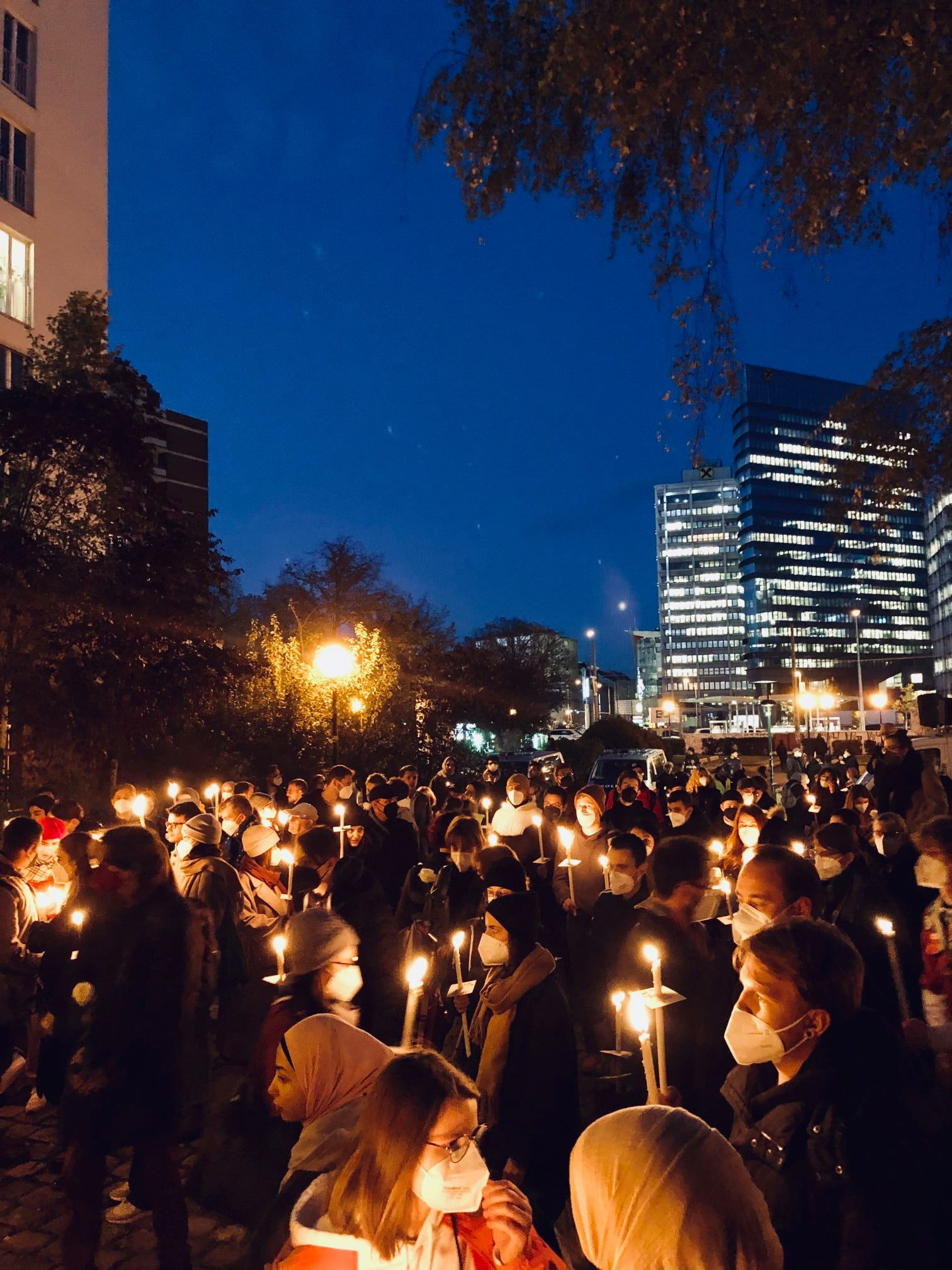 Kundgebung Österreichischer Jugendorganisationen am 2. November 2021 am Morzinplatz in Wien im Gedenken an die Wiener Terroranschläge im November 2020.