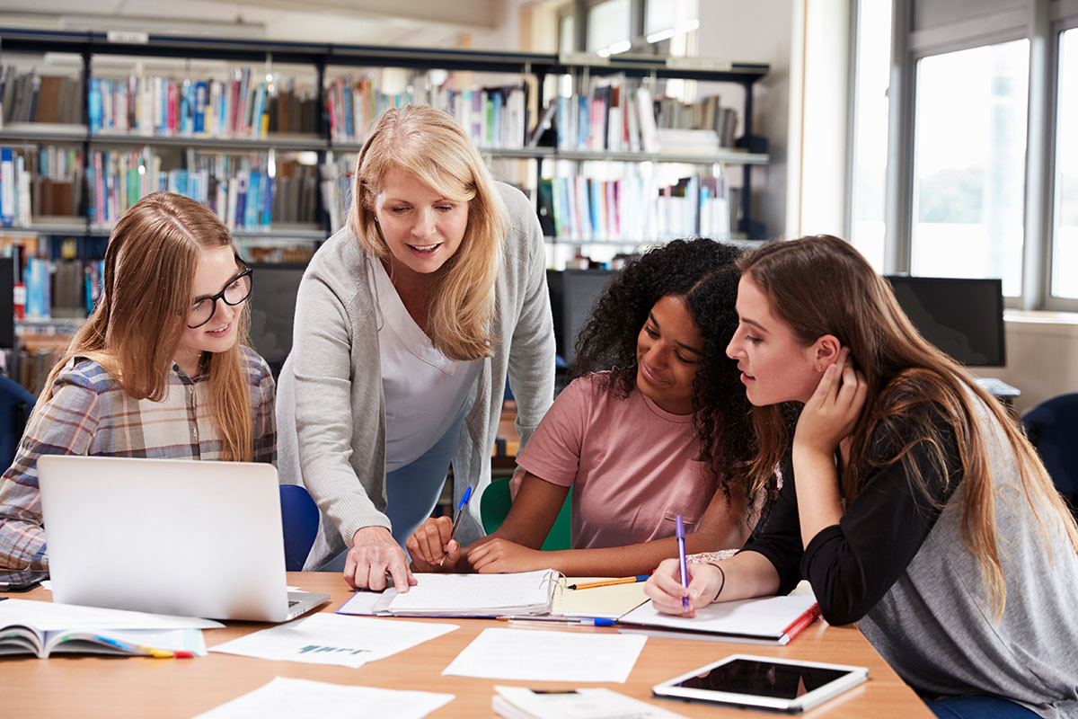 SET: Workshops on career guidance for women and girls aged 16 and over with a migration background.