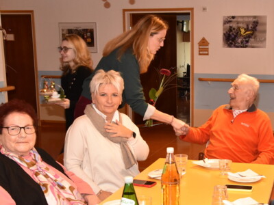 Helmut Greiner (88) in der Mitte seiner Lieben
