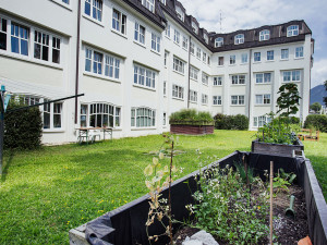 Garten des ÖJAB-Hauses Salzburg in Salzburg.