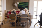 Gemeinschaft erleben im Aufenthaltsraum im Neubau des ÖJAB-Pflegewohnhauses Salzburg.