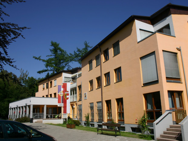 Outdoor shot of the SeniorInnenwohnanlage Aigen in Salzburg. 