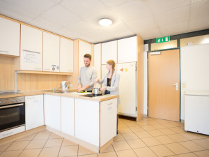 Communal kitchen at the ÖJAB-Haus Steiermark.