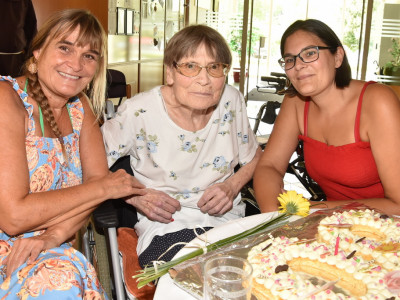 Rosemarie Neubauer (80) mit Tochter und Enkelin.