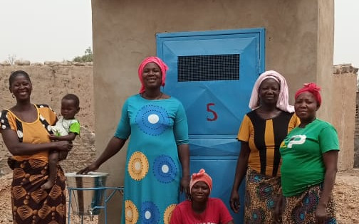 Group picture of people in Doulougou