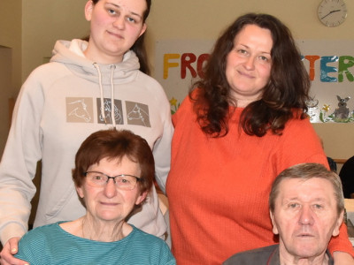Rudolf Holper (79) mit Familienangehörigen
