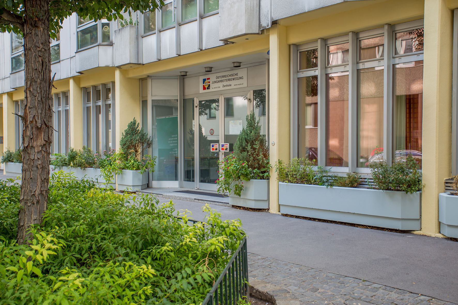 Outdoor shot of the ÖJAB headquarters in Vienna.