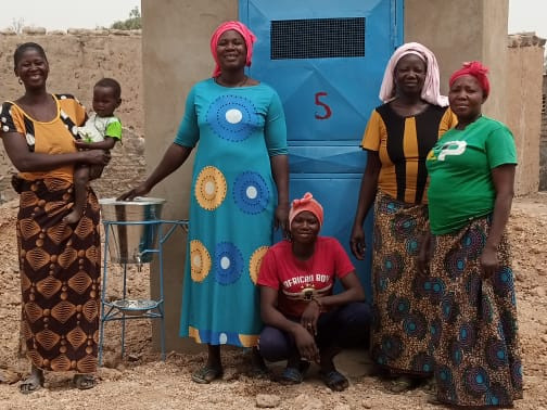 Group picture of people in Doulougou