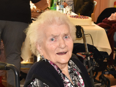 Portraitfoto Hilda Radakovits.