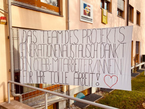 Plakat mit folgendem Text: Das Team des Projekts Generationenaustausch dankt den ÖJAB-MitarbeiterInnen für ihre tolle Arbeit!