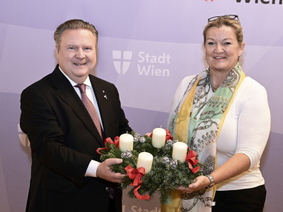 Michael Ludwig, Bürgermeister und Landeshauptmann der Stadt Wien (links) und Monika Schüssler, Geschäftsführerin der ÖJAB (rechts).