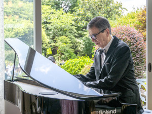 Musikstück "Kibo no Michi" (For the Wish), das anlässlich des 70-jährigen Jubiläums der YUAI Foundation von Yasuo Watanabe komponiert und am Festtag von ihm selbst gespielt wurde (Yasuo Watanabe ist ein Cousin von Yukio Hatoyama und Kazuko Inoue).