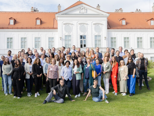 Führungskräfte der ÖJAB beim Leadership Summit der ÖJAB 2025. Insgesamt arbeiten 800 Menschen hauptamtlich in der ÖJAB. Damit wurde die NGO auch zu einer österreichischen Arbeitgeberin von relevanter Größe, der Vielfalt sowie gesunde Führung und Selbstführung wichtig sind.