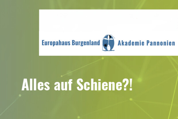 Weißer Schriftzug "Alles auf Schiene" und Logo "Europahaus Burgenland Akademie Panonien" vor grüner Hintergrund.